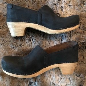 Dansko Mavis Clog, Black Milled Nubuck
